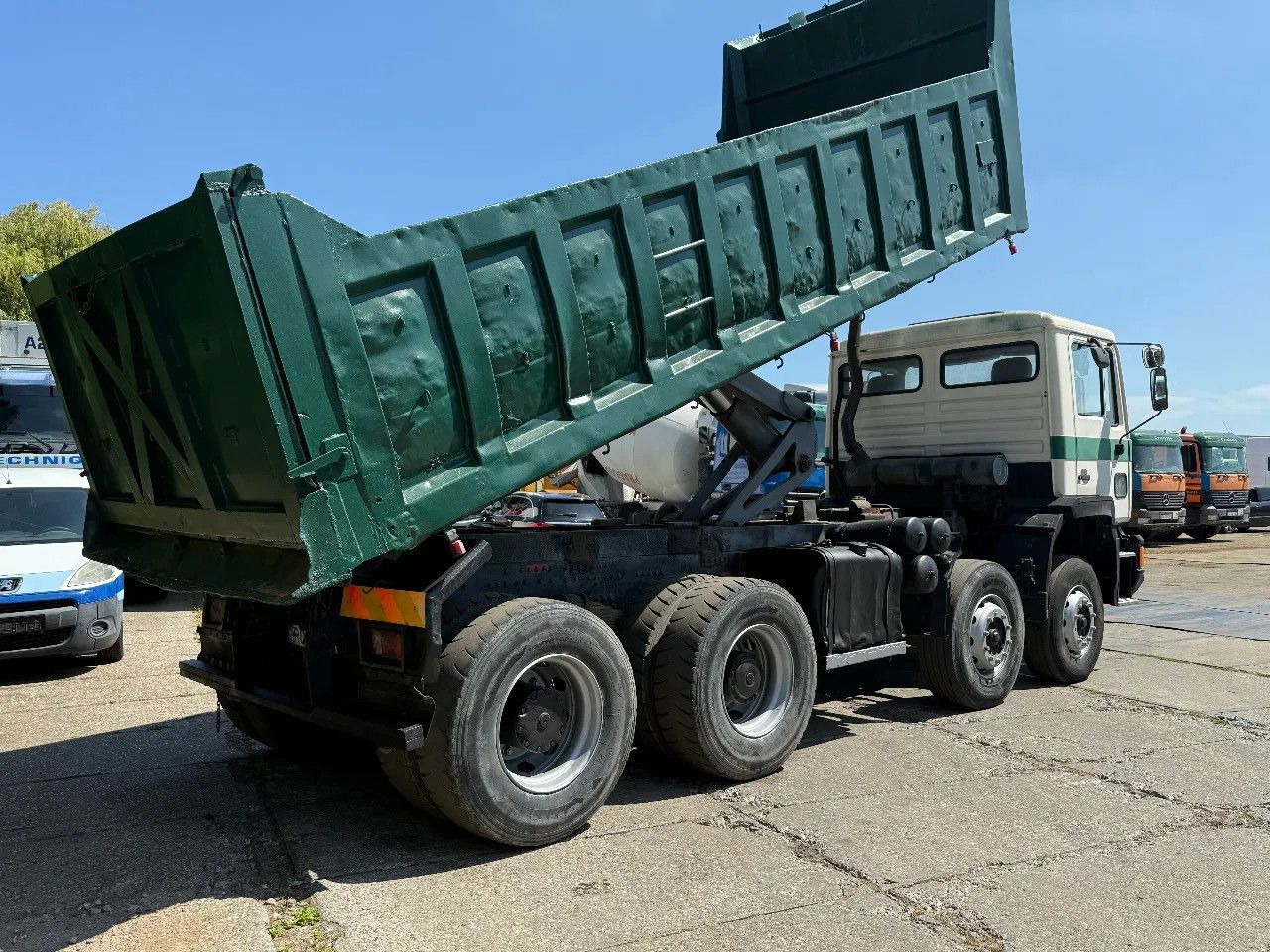 MAN 35.372 8X4 Tipper Spring/Spring ZF Manual Gear E - Camion benne: photos 4 MAN 35.372 8X4 Tipper Spring/Spring ZF Manual Gear E - Camion benne: photos 4