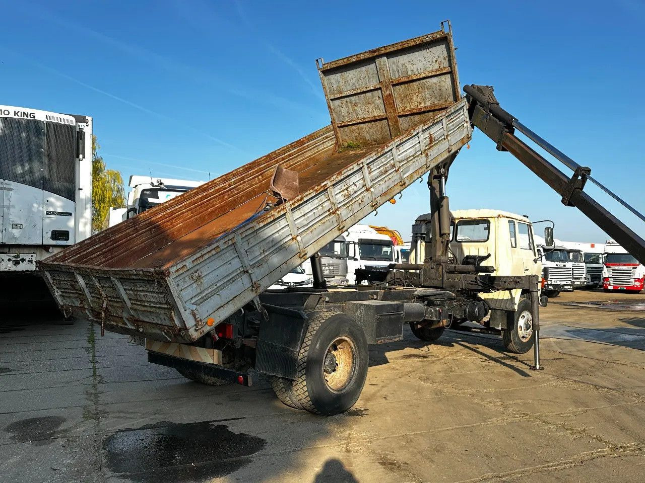 Toyota HINO 14T 4X2 Tipper+Crane Hiab 765 Spring/Spring - Camion benne: photos 4 Toyota HINO 14T 4X2 Tipper+Crane Hiab 765 Spring/Spring - Camion benne: photos 4