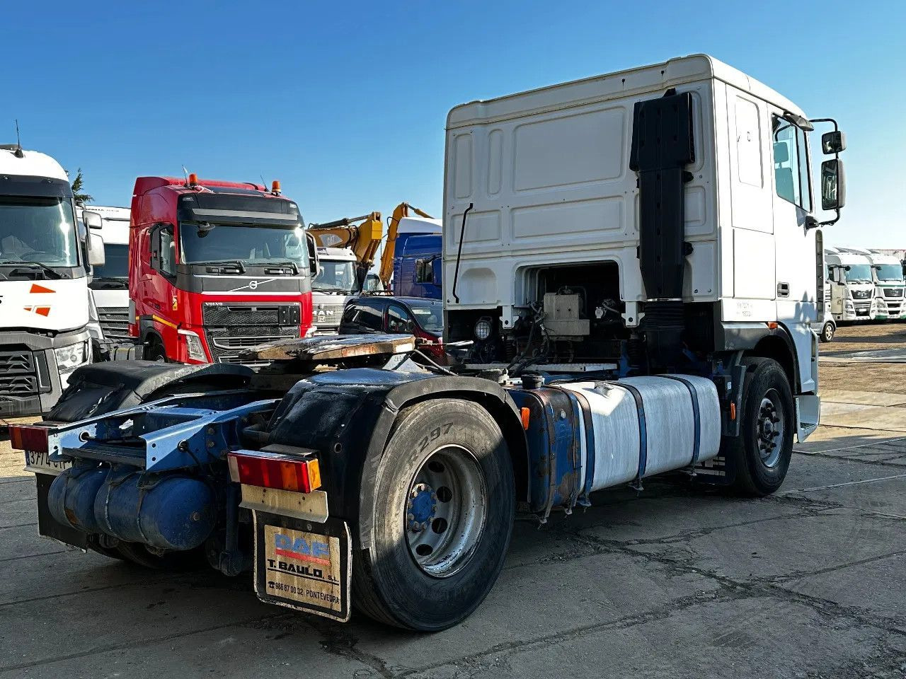 DAF XF 95.380 4X2 Tractor-unit Spring/Air ZF Manual DAF XF 95.380 4X2 Tractor-unit Spring/Air ZF Manual - Tracteur routier: photos 4 DAF XF 95.380 4X2 Tractor-unit Spring/Air ZF Manual DAF XF 95.380 4X2 Tractor-unit Spring/Air ZF Manual - Tracteur routier: photos 4