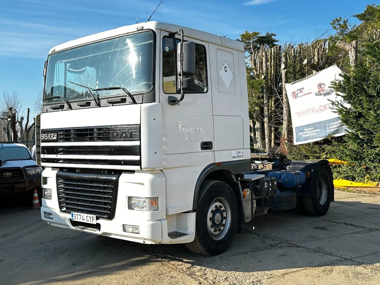 DAF XF 95.380 4X2 Tractor-unit Spring/Air ZF Manual DAF XF 95.380 4X2 Tractor-unit Spring/Air ZF Manual - Tracteur routier: photos 2 DAF XF 95.380 4X2 Tractor-unit Spring/Air ZF Manual DAF XF 95.380 4X2 Tractor-unit Spring/Air ZF Manual - Tracteur routier: photos 2