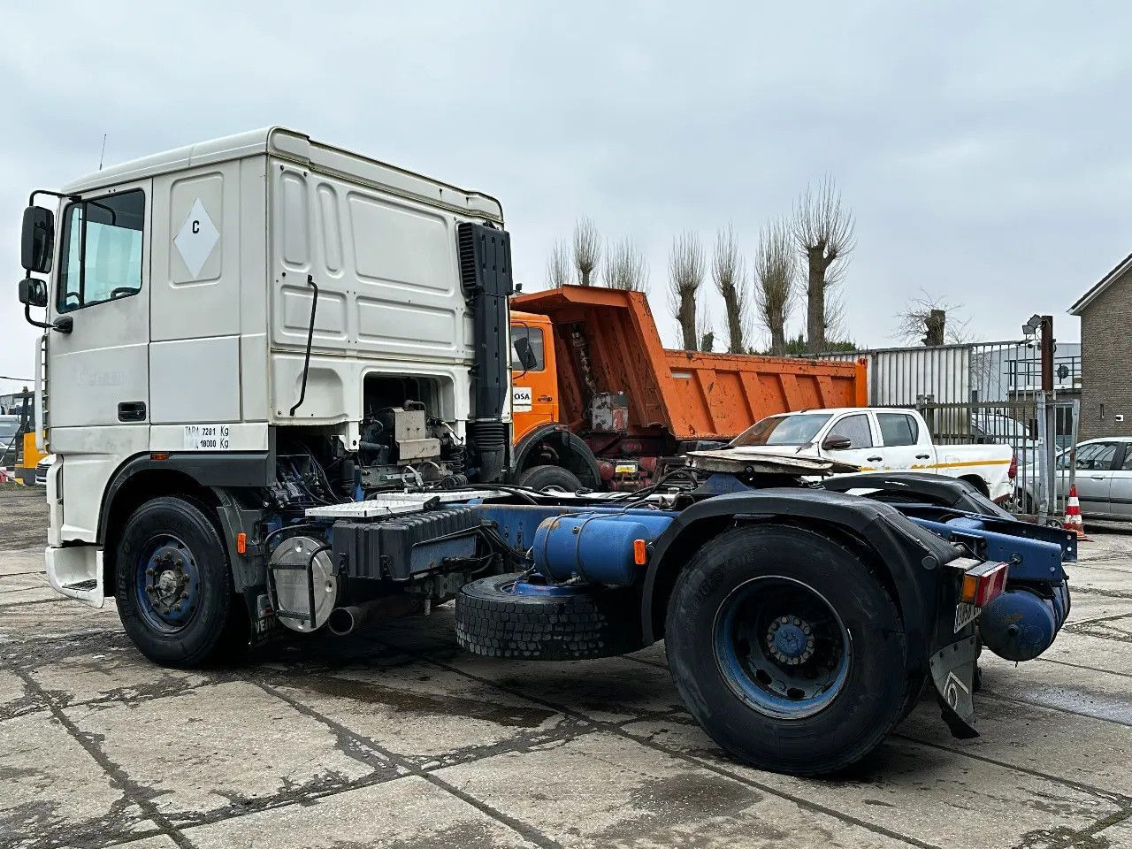 DAF XF 95.380 4X2 Tractor-unit Spring/Air ZF Manual DAF XF 95.380 4X2 Tractor-unit Spring/Air ZF Manual - Tracteur routier: photos 3 DAF XF 95.380 4X2 Tractor-unit Spring/Air ZF Manual DAF XF 95.380 4X2 Tractor-unit Spring/Air ZF Manual - Tracteur routier: photos 3