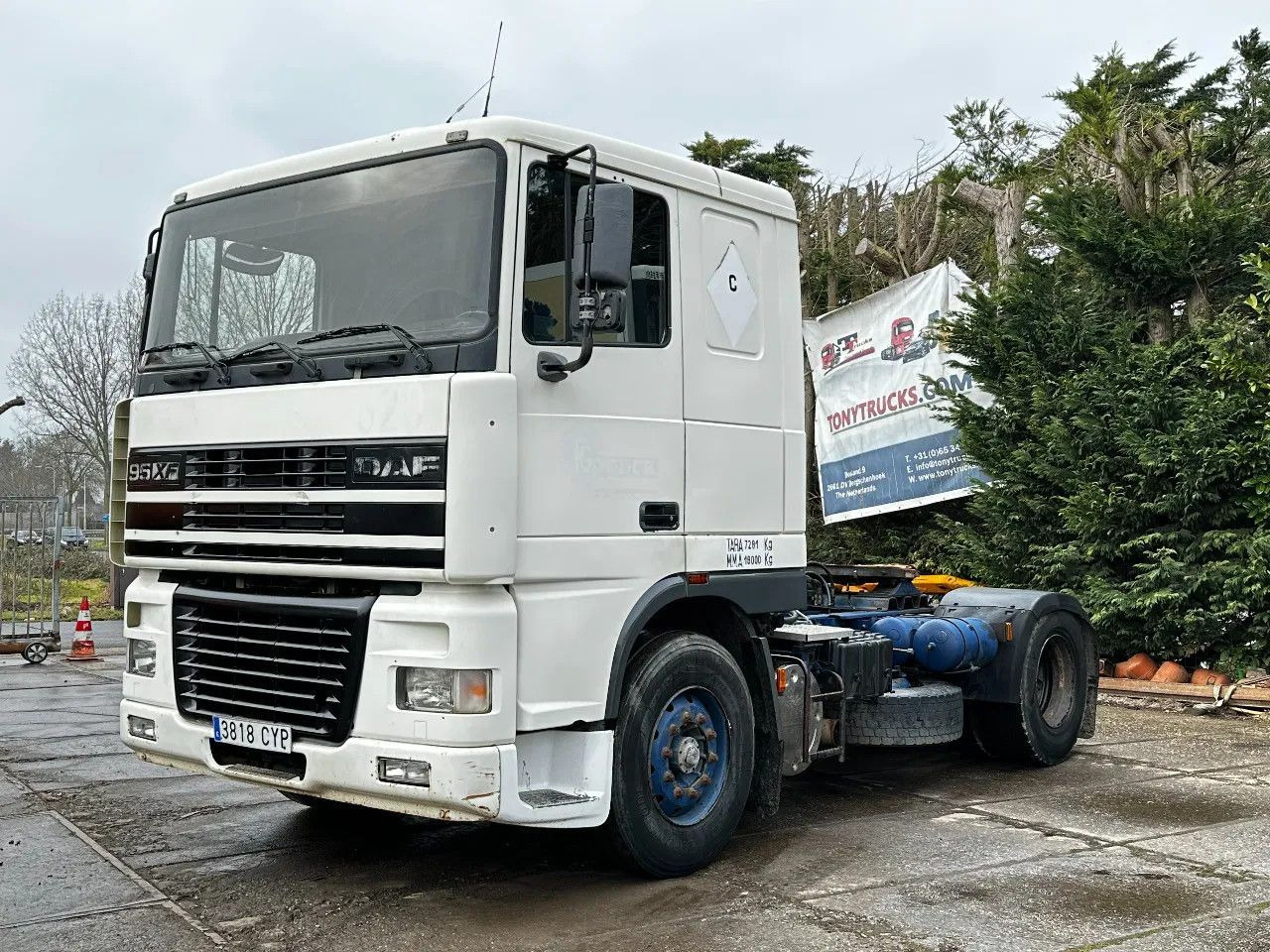 DAF XF 95.380 4X2 Tractor-unit Spring/Air ZF Manual DAF XF 95.380 4X2 Tractor-unit Spring/Air ZF Manual - Tracteur routier: photos 2 DAF XF 95.380 4X2 Tractor-unit Spring/Air ZF Manual DAF XF 95.380 4X2 Tractor-unit Spring/Air ZF Manual - Tracteur routier: photos 2