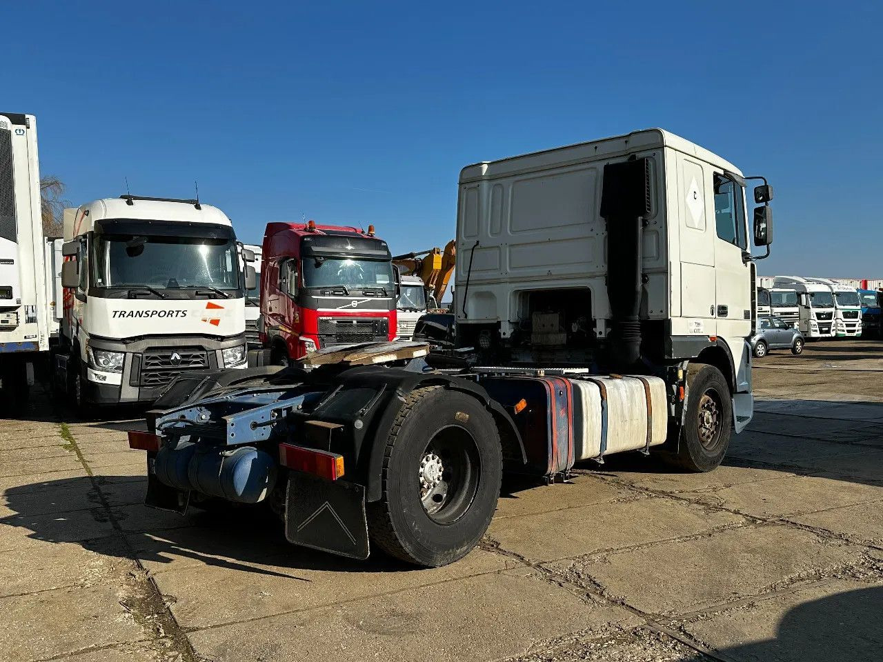DAF XF 95.380 4X2 Tractor-unit Spring/Air ZF Manual DAF XF 95.380 4X2 Tractor-unit Spring/Air ZF Manual - Tracteur routier: photos 4 DAF XF 95.380 4X2 Tractor-unit Spring/Air ZF Manual DAF XF 95.380 4X2 Tractor-unit Spring/Air ZF Manual - Tracteur routier: photos 4