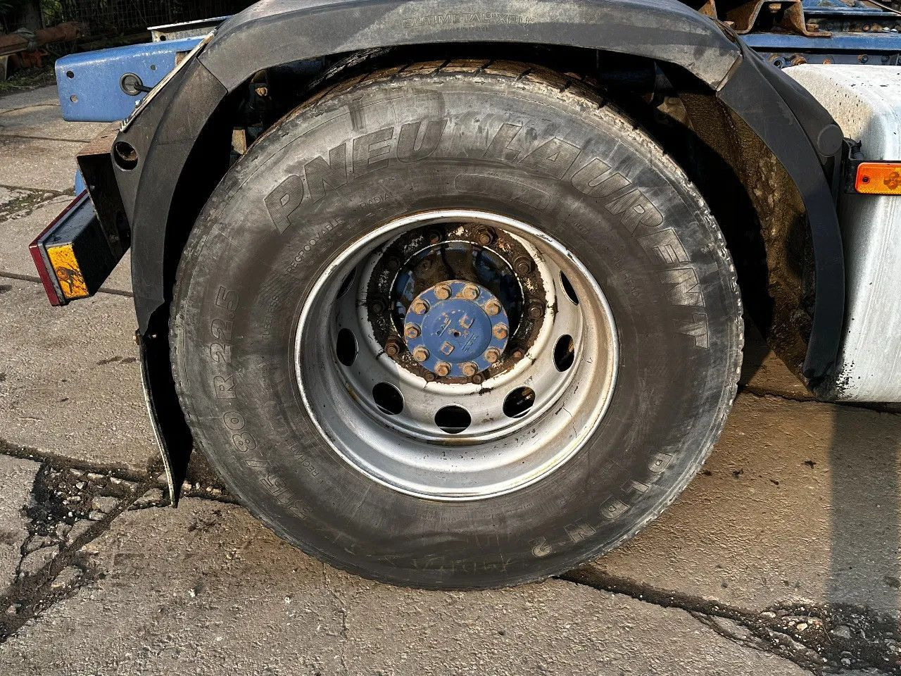 DAF XF 95.380 4X2 Tractor-unit Spring/Air ZF Manual DAF XF 95.380 4X2 Tractor-unit Spring/Air ZF Manual - Tracteur routier: photos 5 DAF XF 95.380 4X2 Tractor-unit Spring/Air ZF Manual DAF XF 95.380 4X2 Tractor-unit Spring/Air ZF Manual - Tracteur routier: photos 5