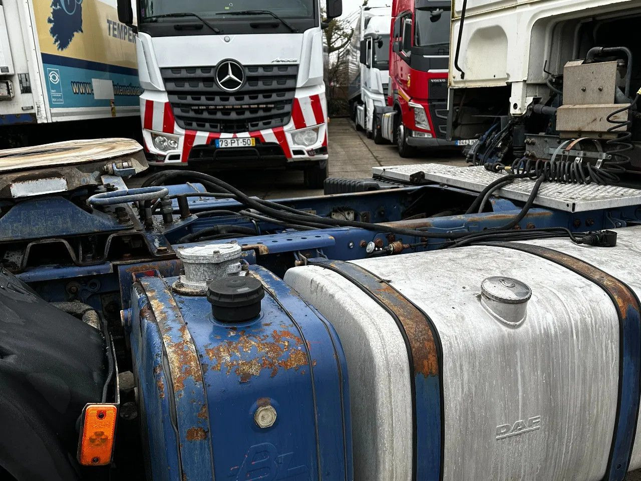 DAF XF 95.380 4X2 Tractor-unit Spring/Air ZF Manual DAF XF 95.380 4X2 Tractor-unit Spring/Air ZF Manual - Tracteur routier: photos 5 DAF XF 95.380 4X2 Tractor-unit Spring/Air ZF Manual DAF XF 95.380 4X2 Tractor-unit Spring/Air ZF Manual - Tracteur routier: photos 5