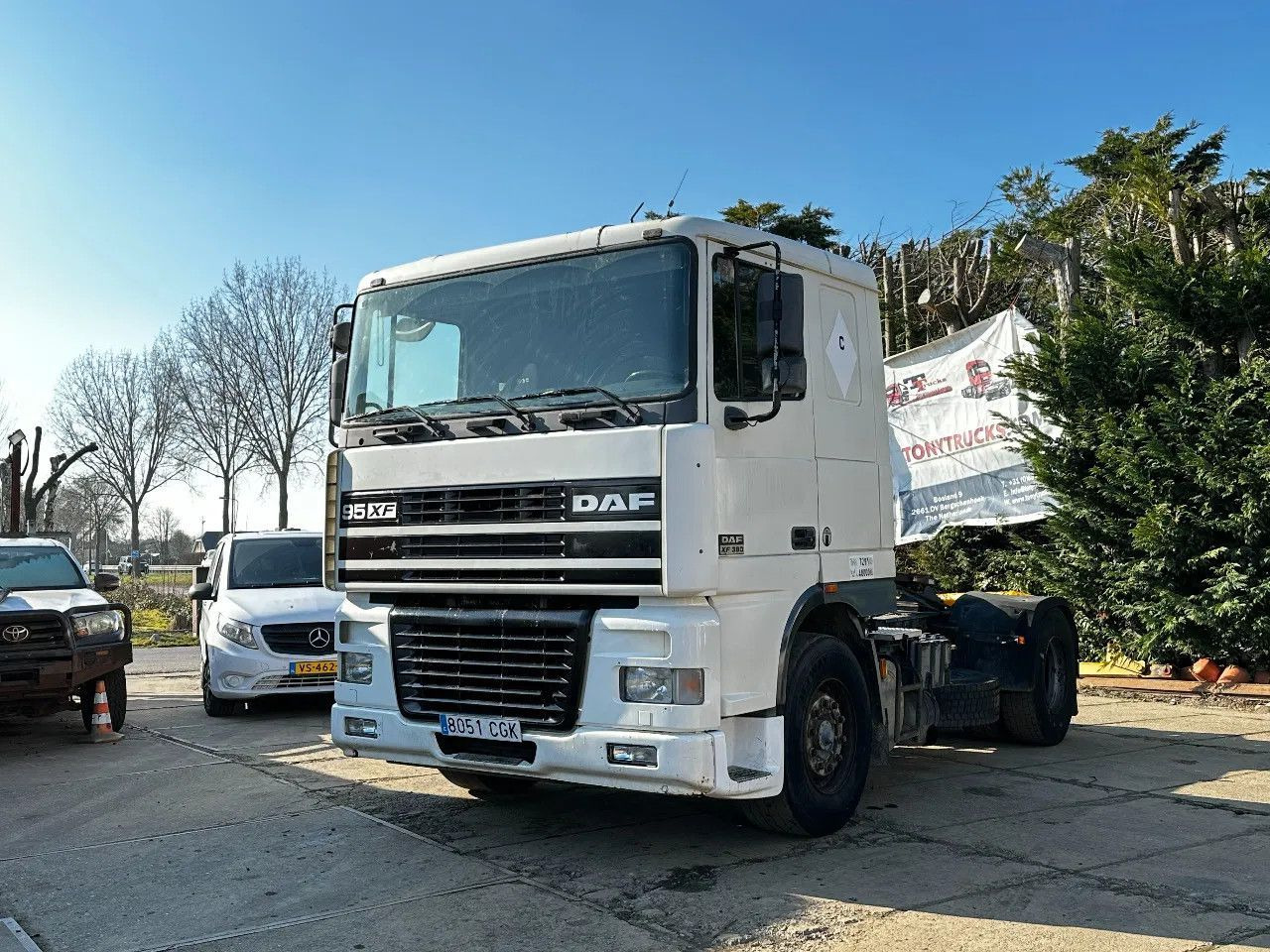 DAF XF 95.380 4X2 Tractor-unit Spring/Air ZF Manual DAF XF 95.380 4X2 Tractor-unit Spring/Air ZF Manual - Tracteur routier: photos 2 DAF XF 95.380 4X2 Tractor-unit Spring/Air ZF Manual DAF XF 95.380 4X2 Tractor-unit Spring/Air ZF Manual - Tracteur routier: photos 2