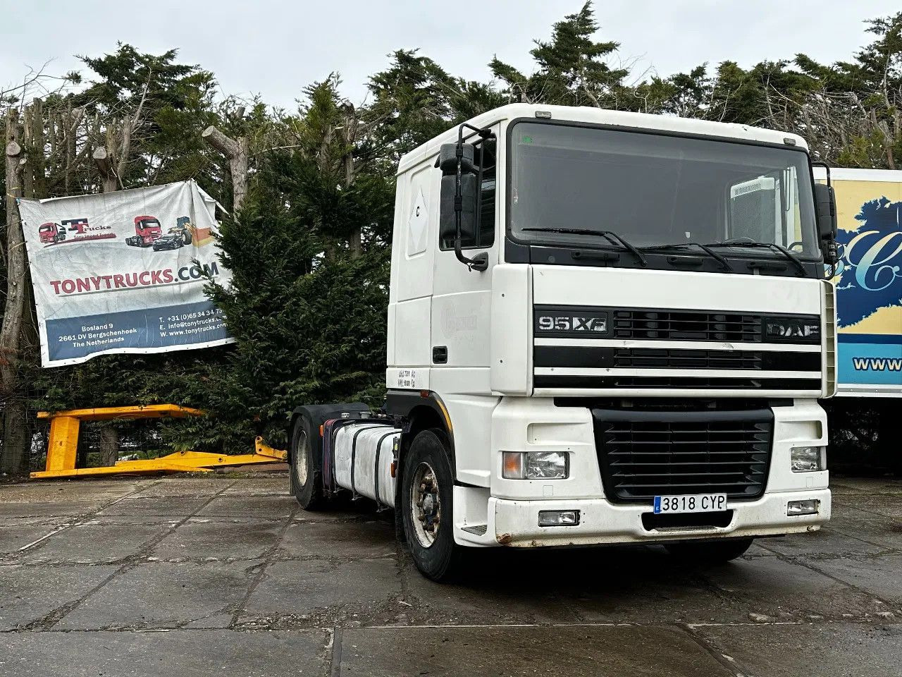 DAF XF 95.380 4X2 Tractor-unit Spring/Air ZF Manual DAF XF 95.380 4X2 Tractor-unit Spring/Air ZF Manual - Tracteur routier: photos 1 DAF XF 95.380 4X2 Tractor-unit Spring/Air ZF Manual DAF XF 95.380 4X2 Tractor-unit Spring/Air ZF Manual - Tracteur routier: photos 1