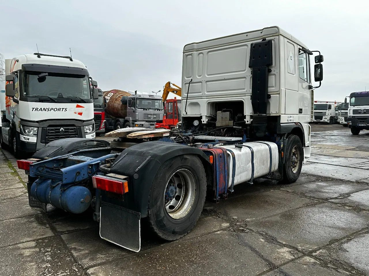 DAF XF 95.380 4X2 Tractor-unit Spring/Air ZF Manual DAF XF 95.380 4X2 Tractor-unit Spring/Air ZF Manual - Tracteur routier: photos 4 DAF XF 95.380 4X2 Tractor-unit Spring/Air ZF Manual DAF XF 95.380 4X2 Tractor-unit Spring/Air ZF Manual - Tracteur routier: photos 4