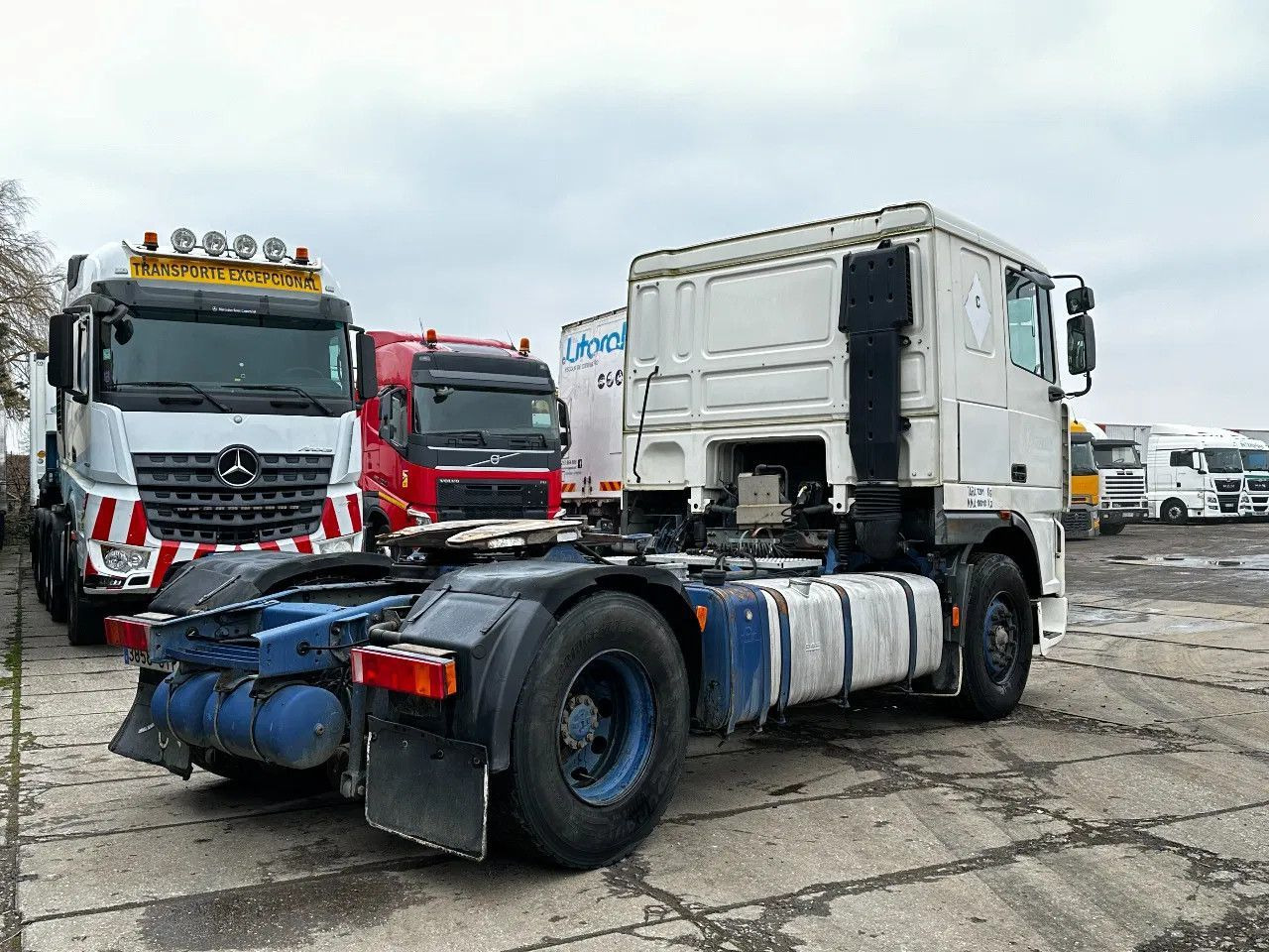 DAF XF 95.380 4X2 Tractor-unit Spring/Air ZF Manual DAF XF 95.380 4X2 Tractor-unit Spring/Air ZF Manual - Tracteur routier: photos 4 DAF XF 95.380 4X2 Tractor-unit Spring/Air ZF Manual DAF XF 95.380 4X2 Tractor-unit Spring/Air ZF Manual - Tracteur routier: photos 4
