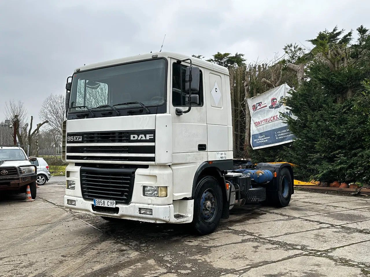 DAF XF 95.380 4X2 Tractor-unit Spring/Air ZF Manual DAF XF 95.380 4X2 Tractor-unit Spring/Air ZF Manual - Tracteur routier: photos 2 DAF XF 95.380 4X2 Tractor-unit Spring/Air ZF Manual DAF XF 95.380 4X2 Tractor-unit Spring/Air ZF Manual - Tracteur routier: photos 2