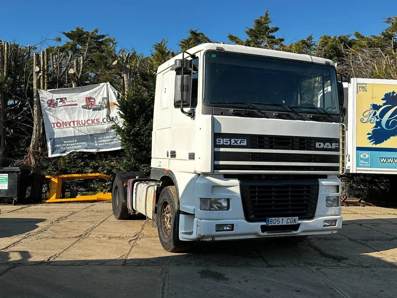 DAF XF 95.380 4X2 Tractor-unit Spring/Air ZF Manual DAF XF 95.380 4X2 Tractor-unit Spring/Air ZF Manual - Tracteur routier: photos 1 DAF XF 95.380 4X2 Tractor-unit Spring/Air ZF Manual DAF XF 95.380 4X2 Tractor-unit Spring/Air ZF Manual - Tracteur routier: photos 1