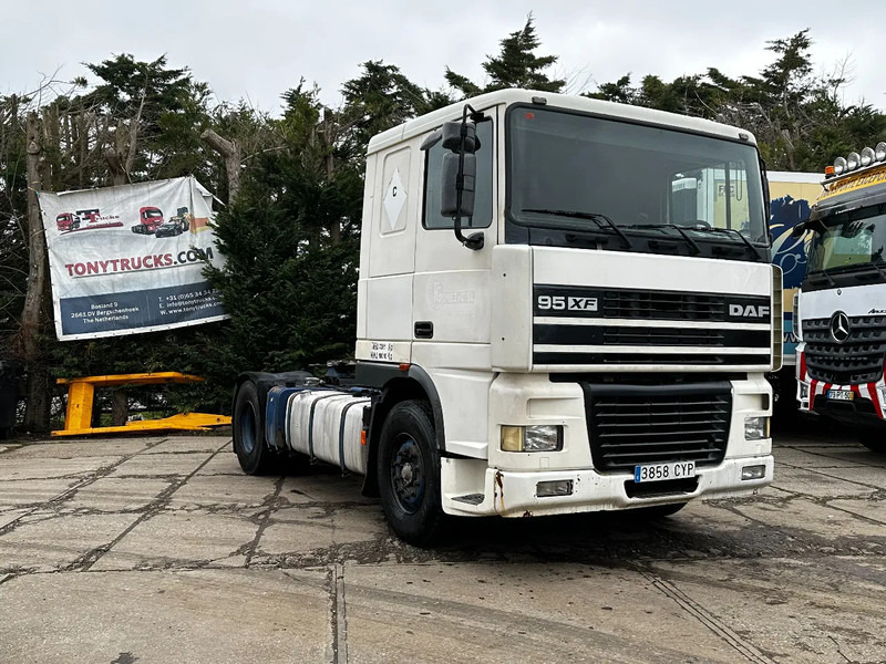 DAF XF 95.380 4X2 Tractor-unit Spring/Air ZF Manual Euro2 PTO - Tracteur routier: photos 1 DAF XF 95.380 4X2 Tractor-unit Spring/Air ZF Manual Euro2 PTO - Tracteur routier: photos 1