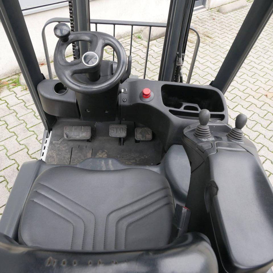 Linde E16C (386-02) EVO - Chariot élévateur électrique: photos 4 Linde E16C (386-02) EVO - Chariot élévateur électrique: photos 4