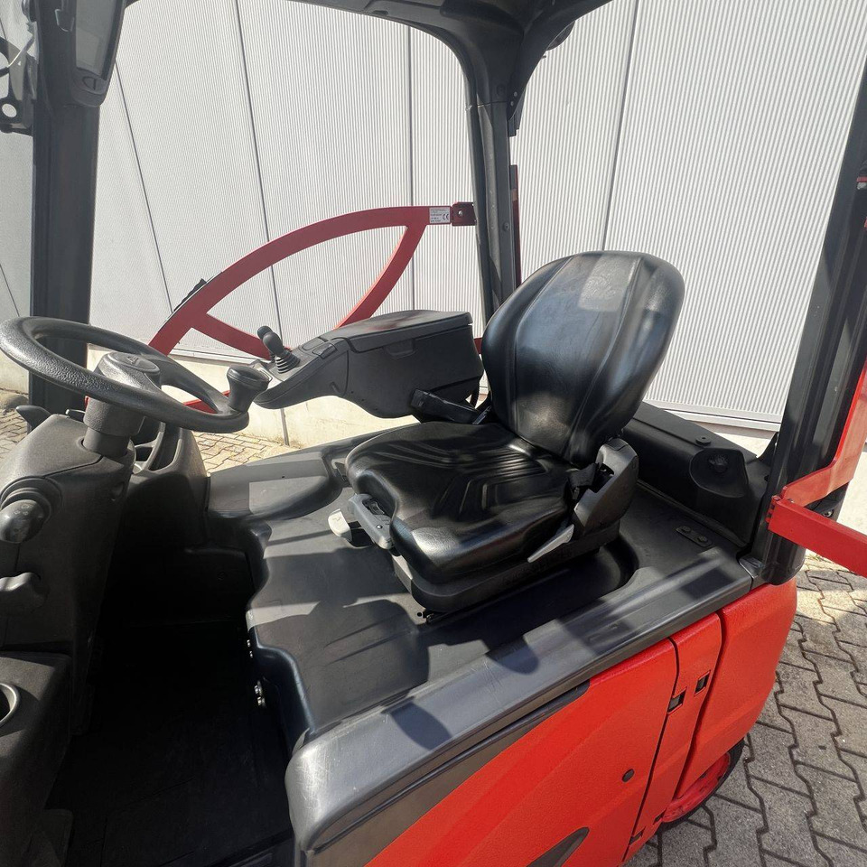 Linde E16PH-02 (386) EVO - Chariot élévateur électrique: photos 4 Linde E16PH-02 (386) EVO - Chariot élévateur électrique: photos 4