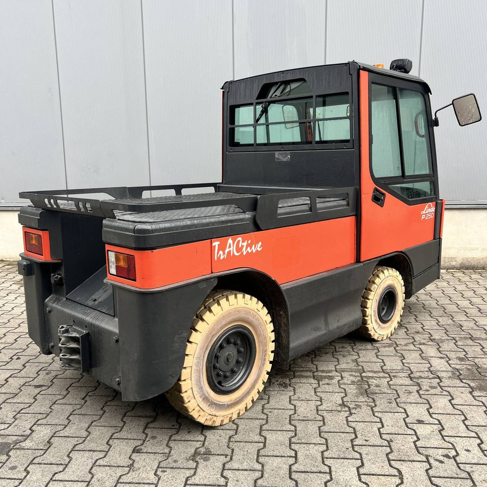 Linde P250 LWB (127) - Chariot tracteur: photos 2 Linde P250 LWB (127) - Chariot tracteur: photos 2