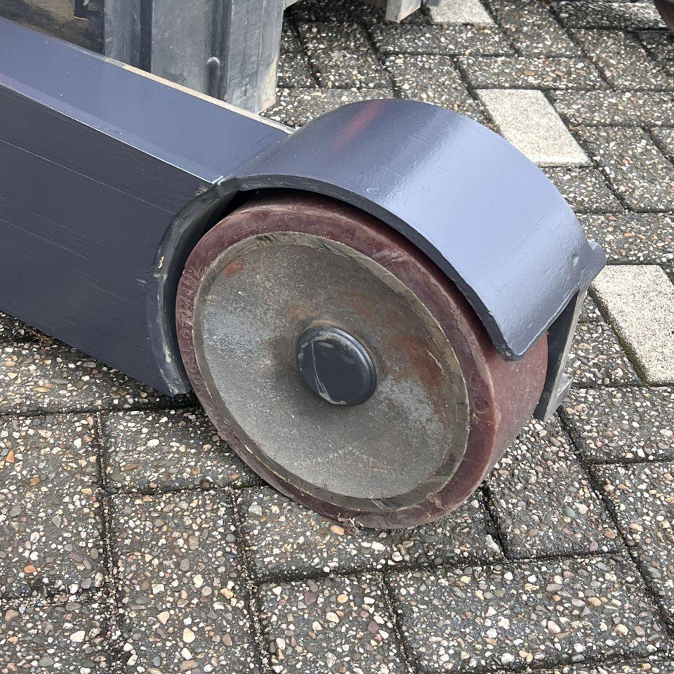 Chariot à mât rétractable Linde R14HD (1120): photos 19