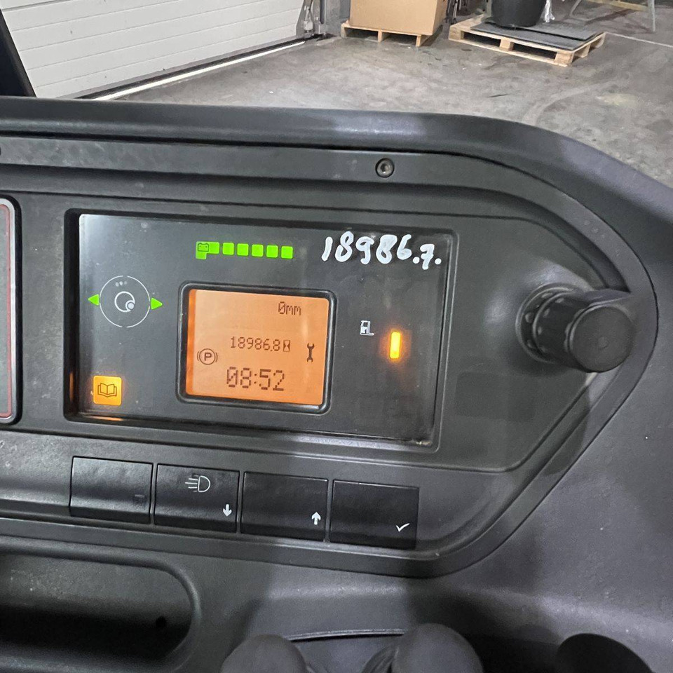 Chariot à mât rétractable Linde R14HD (1120): photos 8
