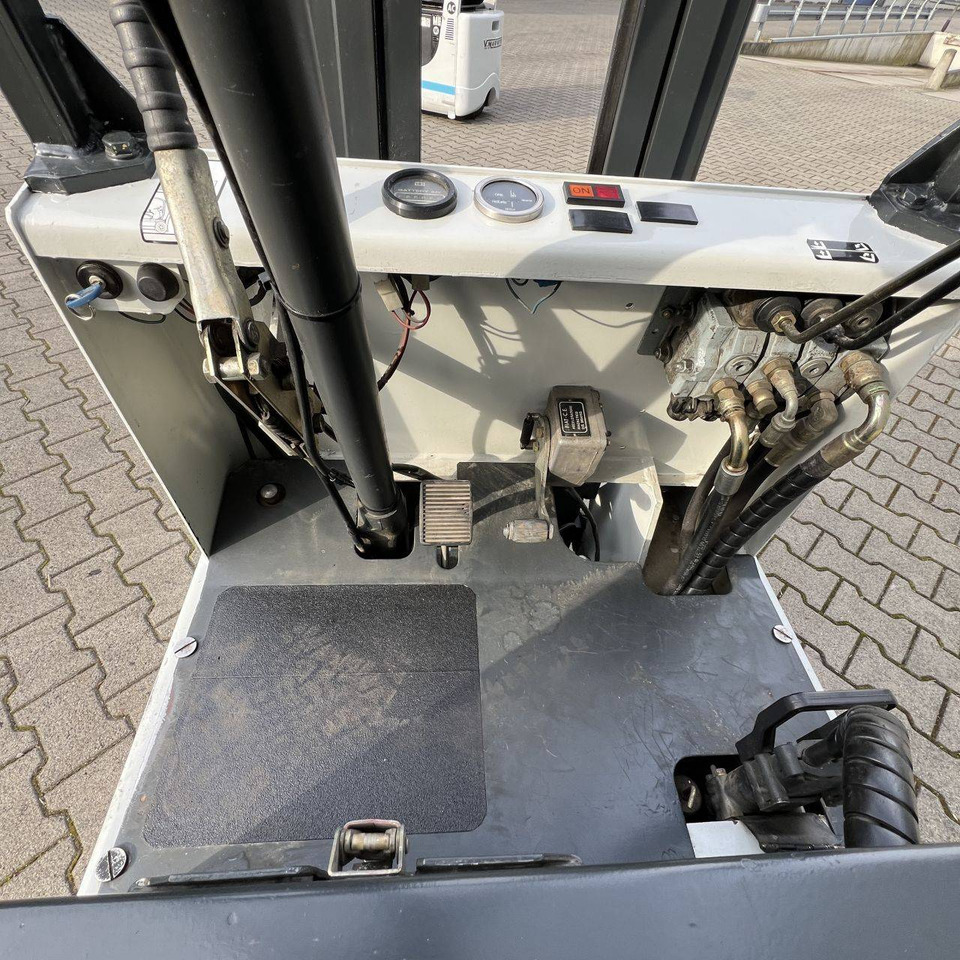 Chariot élévateur électrique OM Pimespo E10N: photos 6 Chariot élévateur électrique OM Pimespo E10N: photos 6