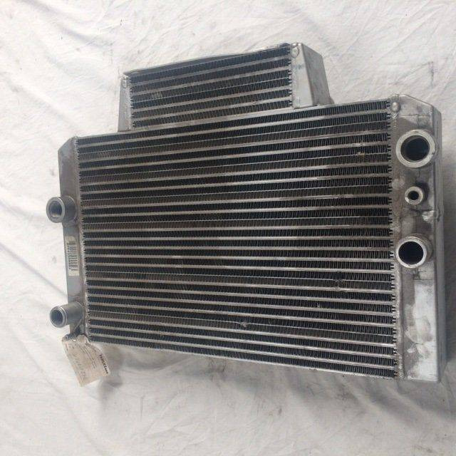 Radiator for Linde H35-45, Series 352 - Radiateur pour Matériel de manutention: photos 2 Radiator for Linde H35-45, Series 352 - Radiateur pour Matériel de manutention: photos 2