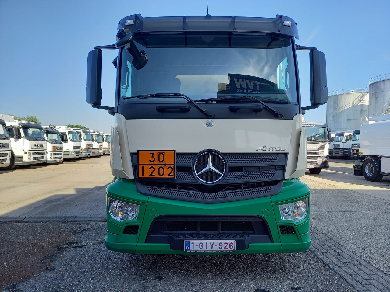 MERCEDES ANTOS - Camion citerne: photos 3 MERCEDES ANTOS - Camion citerne: photos 3