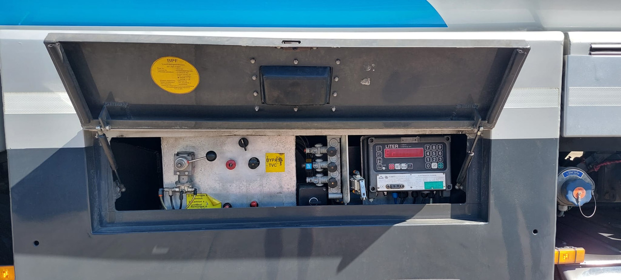 MERCEDES Antos - Camion citerne: photos 2 MERCEDES Antos - Camion citerne: photos 2