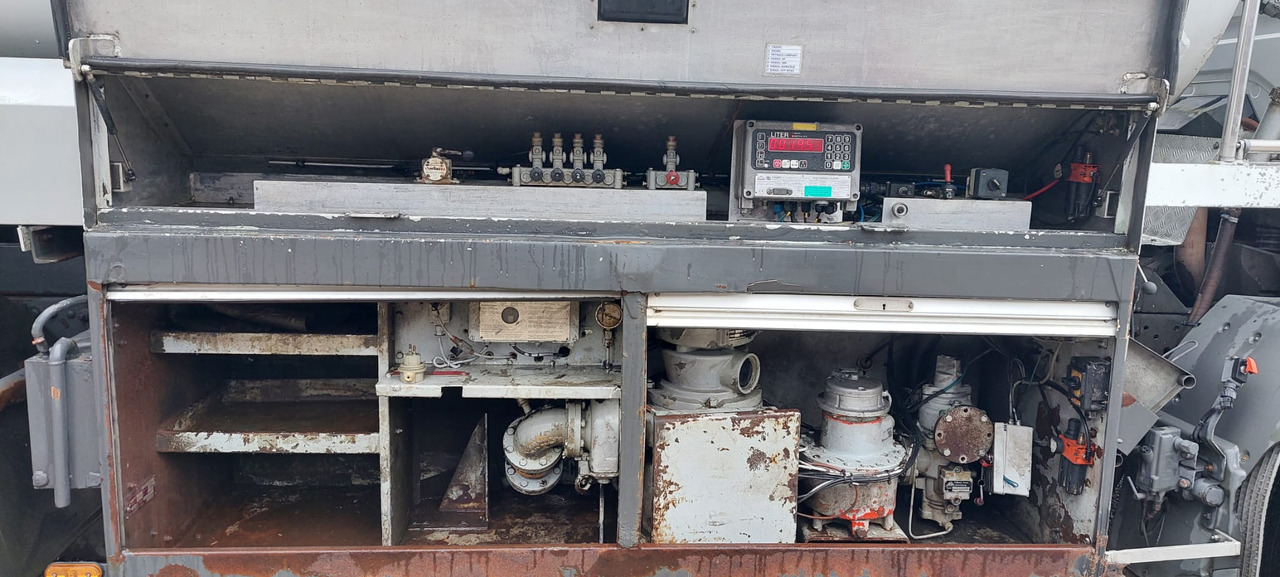 Camion citerne MERCEDES: photos 12