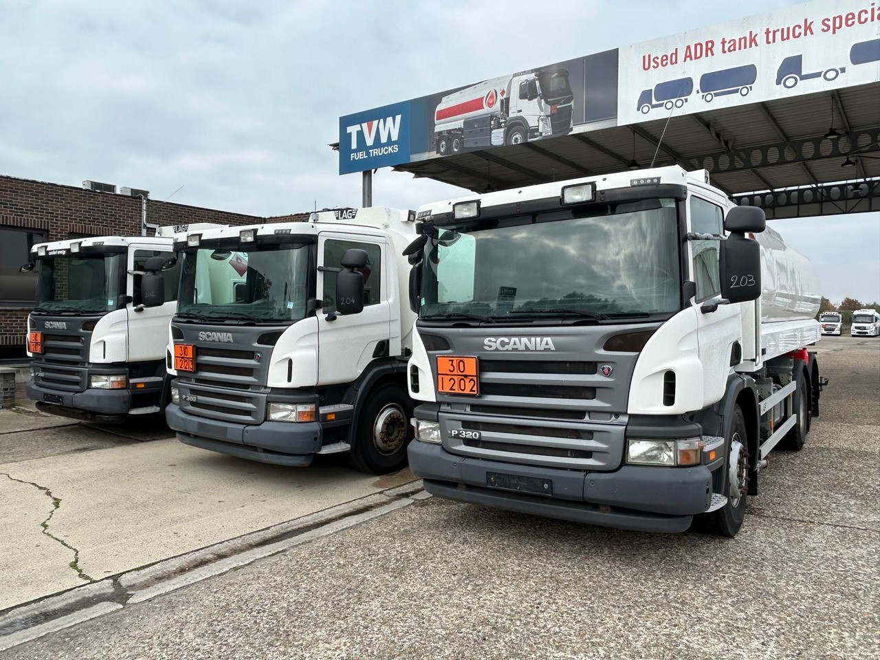 SCANIA P320/P360 (lot of 3) - Camion citerne: photos 1 SCANIA P320/P360 (lot of 3) - Camion citerne: photos 1