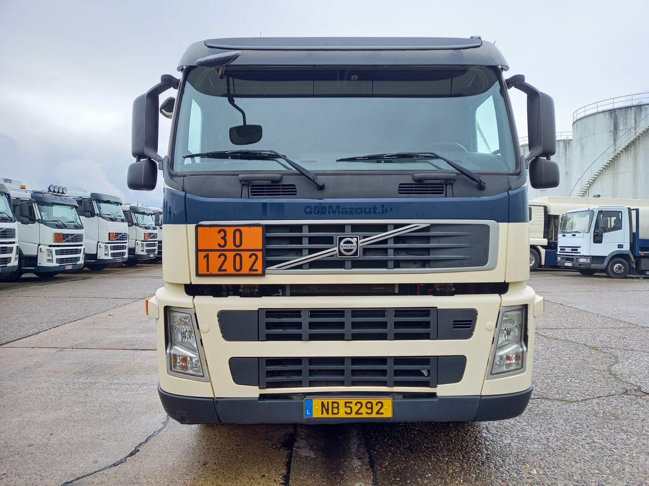 Camion citerne pour transport de carburant VOLVO FM (lot of 3): photos 8 Camion citerne pour transport de carburant VOLVO FM (lot of 3): photos 8