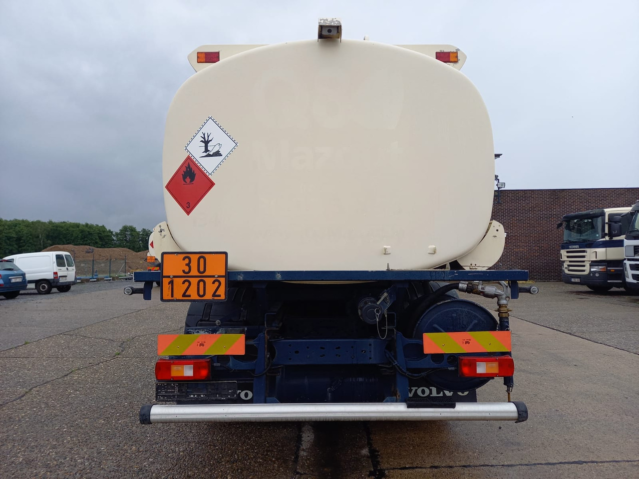 Camion citerne pour transport de carburant VOLVO FM (lot of 3): photos 12 Camion citerne pour transport de carburant VOLVO FM (lot of 3): photos 12