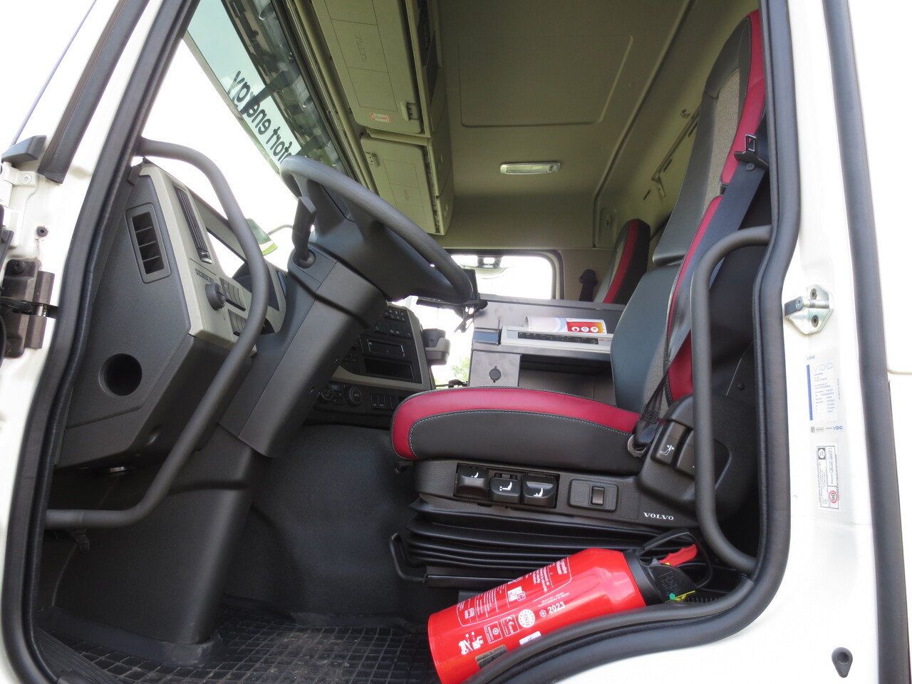Photo d'intérieur 1: Camion citerne Volvo FM