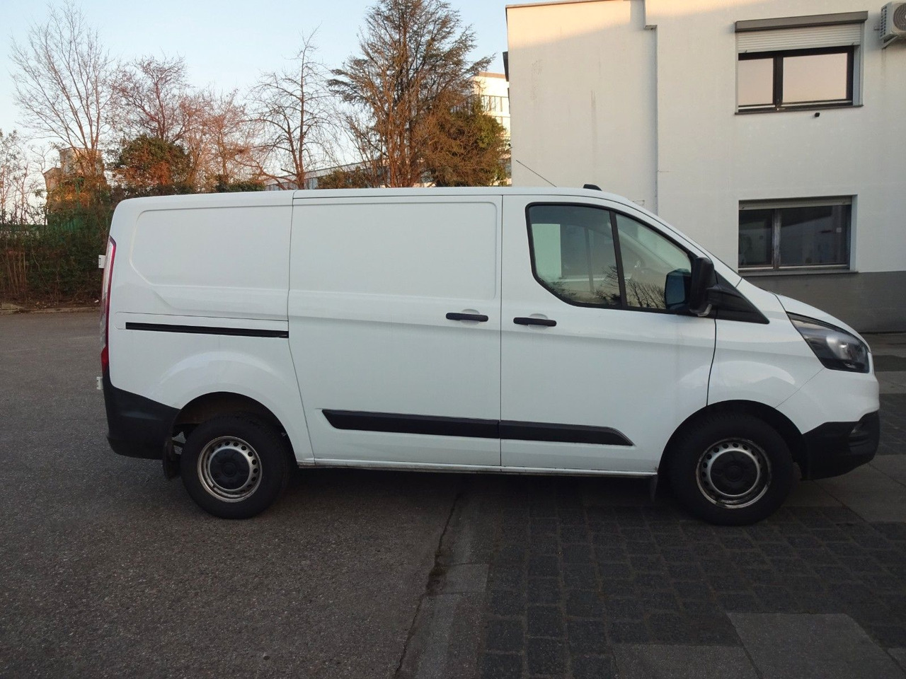 Ford Transit Custom Kasten 280 L1H1, PDC - Fourgon utilitaire: photos 4 Ford Transit Custom Kasten 280 L1H1, PDC - Fourgon utilitaire: photos 4