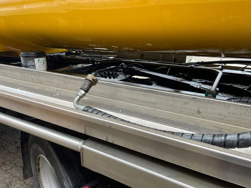 Burg 36m3 Mestoplegger Geijkte weging Bemonstering 2x stuuras - Semi-remorque citerne: photos 5 Burg 36m3 Mestoplegger Geijkte weging Bemonstering 2x stuuras - Semi-remorque citerne: photos 5