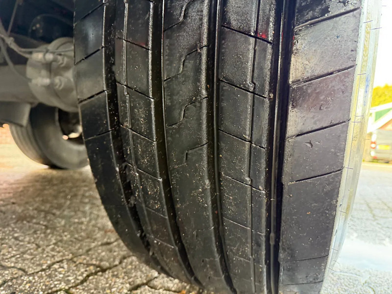 Camion isothermique DAF CF 290 +HTF Koeloplegger TRS PTO koelmotor Dhollandia 3000KG NL466.995KM: photos 17 Camion isothermique DAF CF 290 +HTF Koeloplegger TRS PTO koelmotor Dhollandia 3000KG NL466.995KM: photos 17