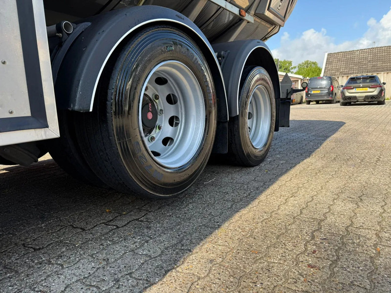 Magyar VM Tarm 19.000L RVS/INOX Melk/Milk/Milch Food 3 Rooms Liftas - Semi-remorque citerne: photos 5 Magyar VM Tarm 19.000L RVS/INOX Melk/Milk/Milch Food 3 Rooms Liftas - Semi-remorque citerne: photos 5