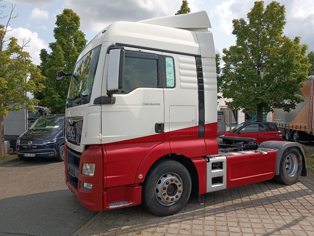 MAN TGX 18:440 BLS INTARDER Vollspoiler Reifen70-90% MAN TGX 18:440 BLS INTARDER Vollspoiler Reifen70-90% - Tracteur routier: photos 5 MAN TGX 18:440 BLS INTARDER Vollspoiler Reifen70-90% MAN TGX 18:440 BLS INTARDER Vollspoiler Reifen70-90% - Tracteur routier: photos 5