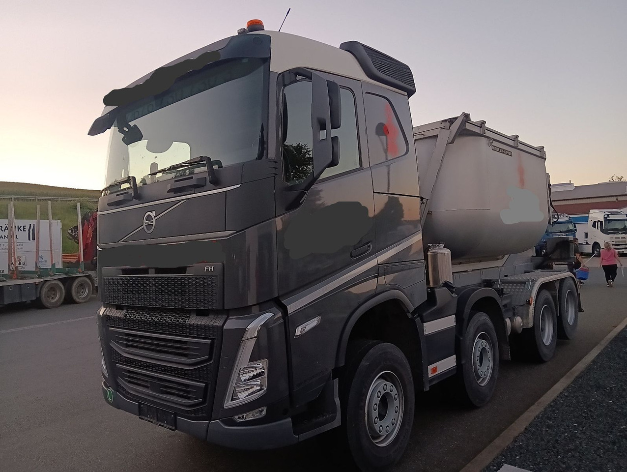 Volvo FH500 8x4R RETARDER LIFT MEILLER-Asphalt FunkAHK - Camion benne: photos 1 Volvo FH500 8x4R RETARDER LIFT MEILLER-Asphalt FunkAHK - Camion benne: photos 1