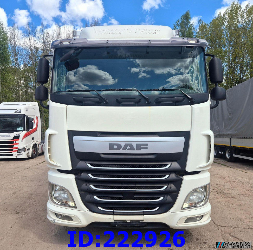 DAF XF 106 440 FAR 6x2 Euro6 - Camion isothermique: photos 2 DAF XF 106 440 FAR 6x2 Euro6 - Camion isothermique: photos 2