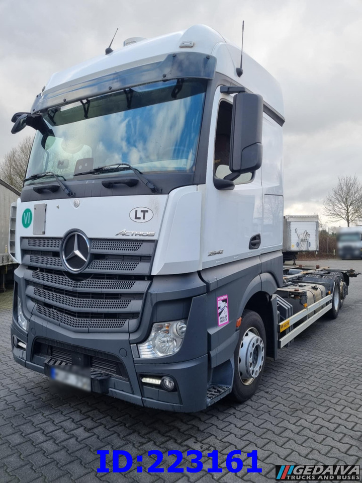 MERCEDES-BENZ Actros 2542 BDF 6x2 Euro6 - Châssis cabine: photos 1 MERCEDES-BENZ Actros 2542 BDF 6x2 Euro6 - Châssis cabine: photos 1