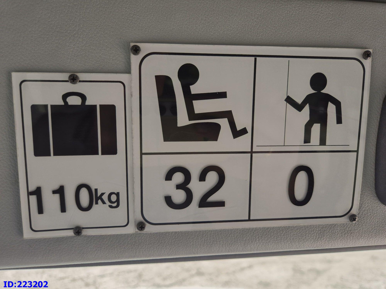 Minibus, Autocar MERCEDES-BENZ Sunrider 818D Vario 33 - Seater: photos 18 Minibus, Autocar MERCEDES-BENZ Sunrider 818D Vario 33 - Seater: photos 18