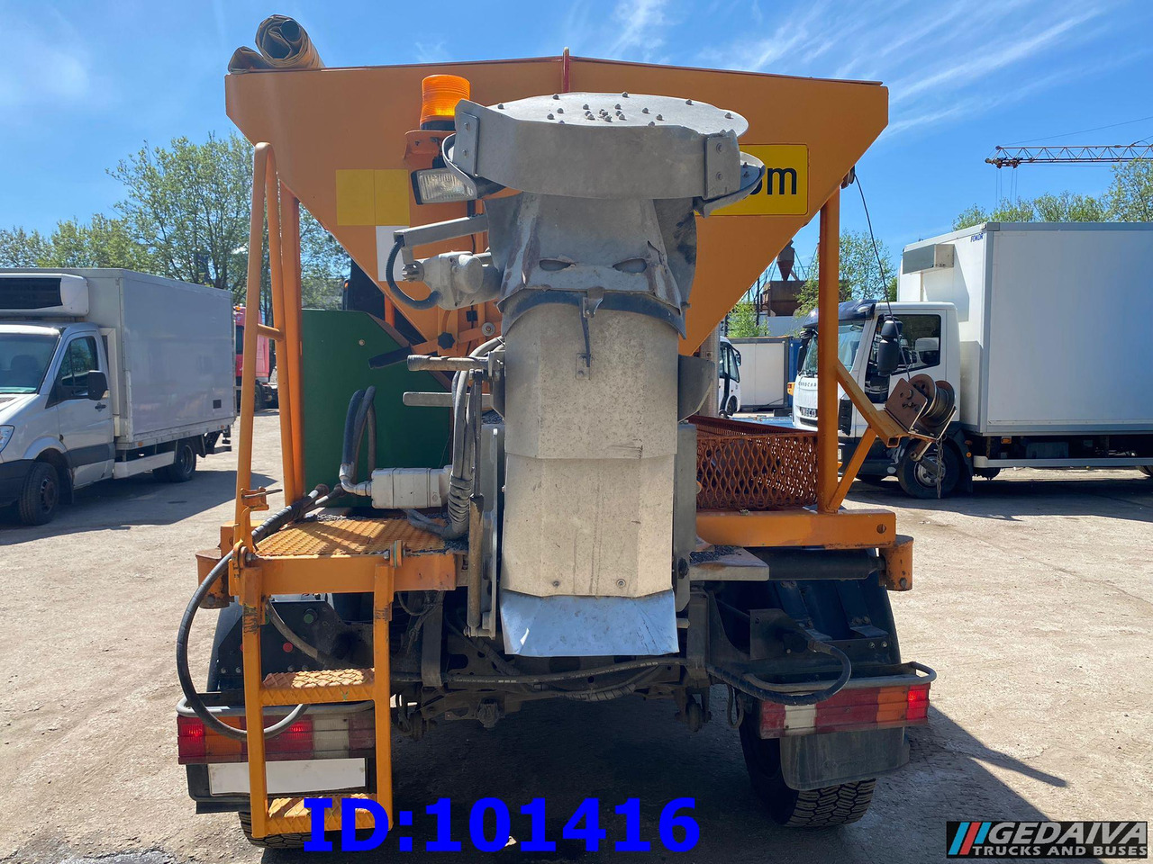 MERCEDES-BENZ Unimog U300 4X4 - Engin de déneigement: photos 5 MERCEDES-BENZ Unimog U300 4X4 - Engin de déneigement: photos 5