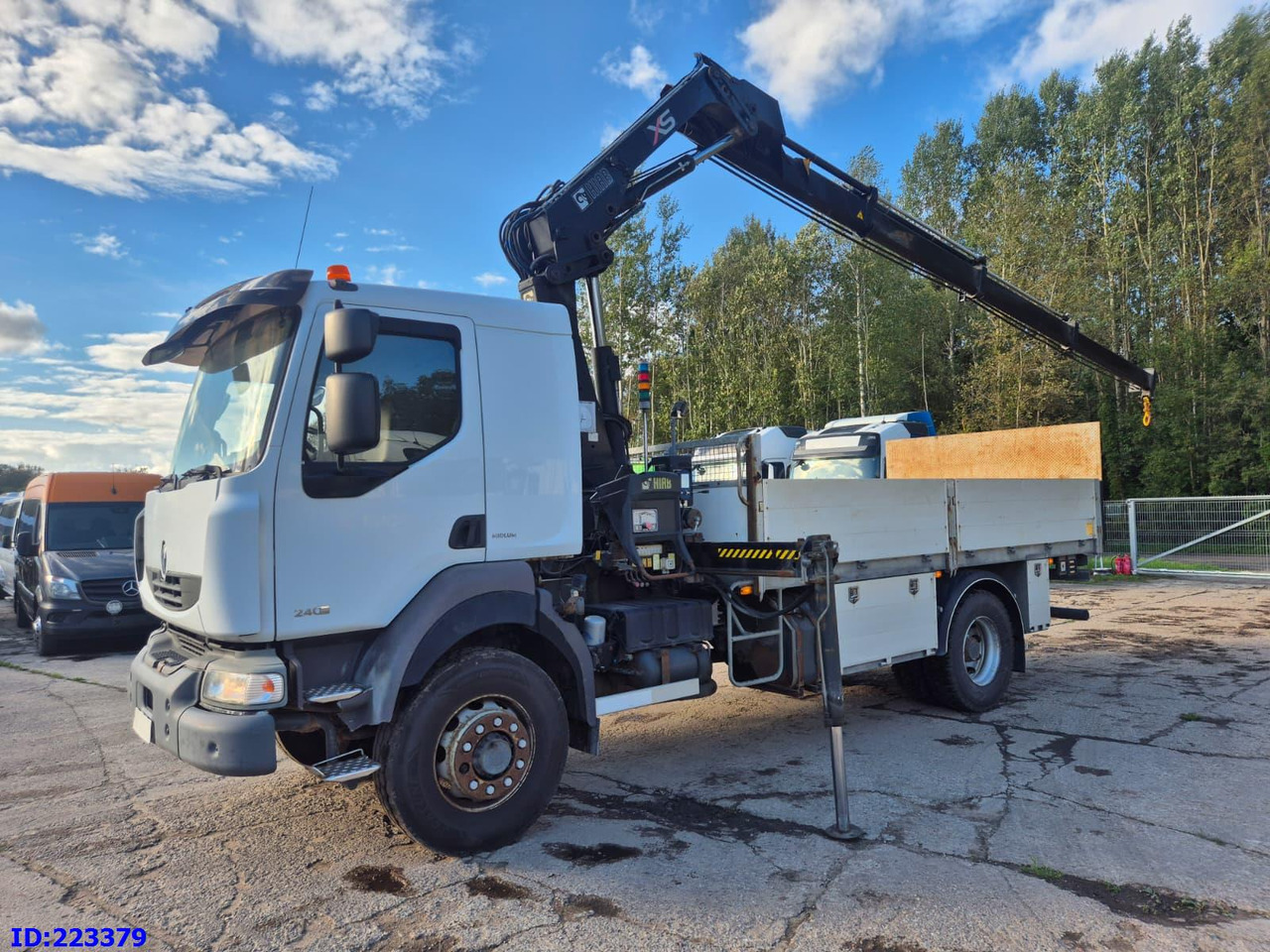 RENAULT Midlum 240.16 4x4 + HIAB 122 E-3 HIDUO - Camion plateau: photos 1 RENAULT Midlum 240.16 4x4 + HIAB 122 E-3 HIDUO - Camion plateau: photos 1