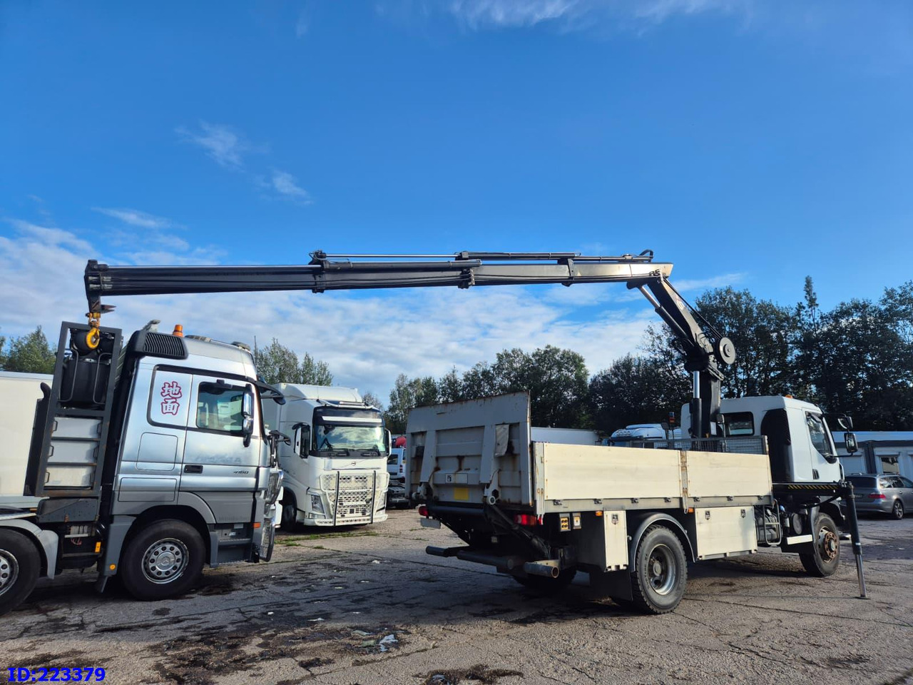 RENAULT Midlum 240.16 4x4 + HIAB 122 E-3 HIDUO - Camion plateau: photos 5 RENAULT Midlum 240.16 4x4 + HIAB 122 E-3 HIDUO - Camion plateau: photos 5