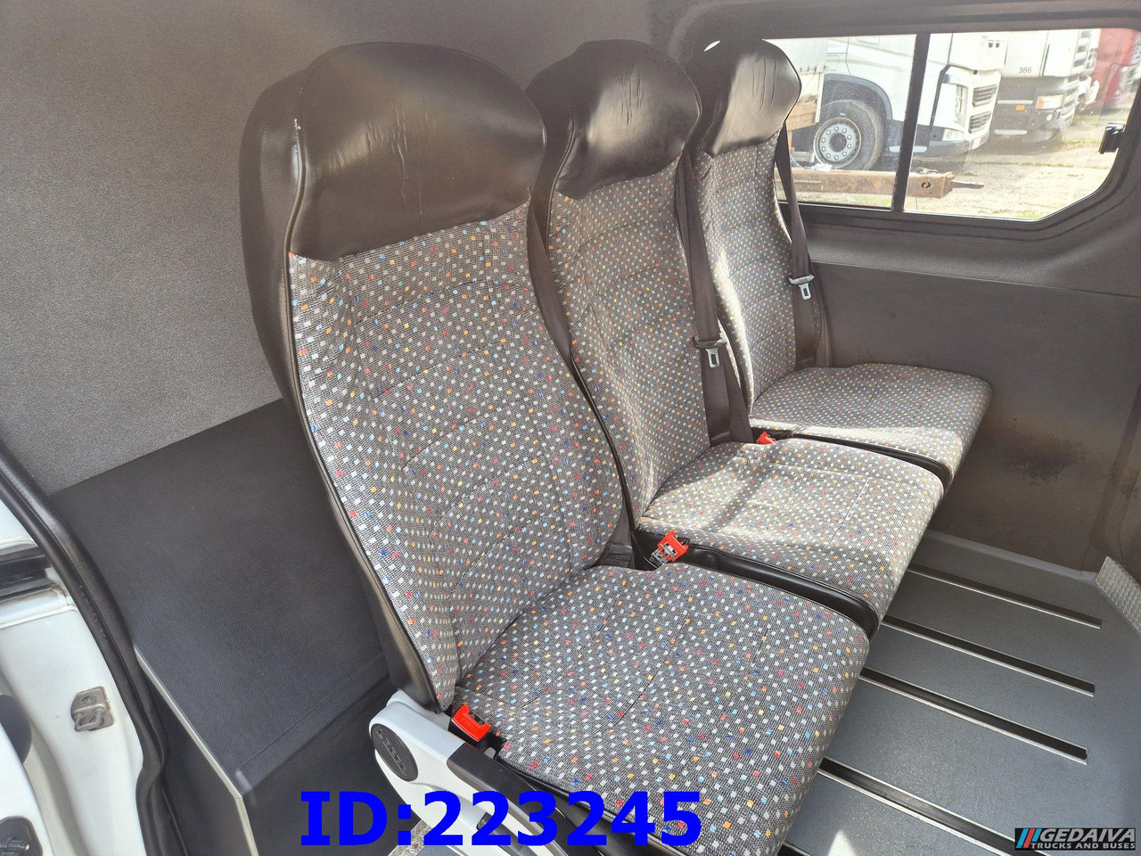 Utilitaire double cabine RENAULT Trafic Euro6: photos 20