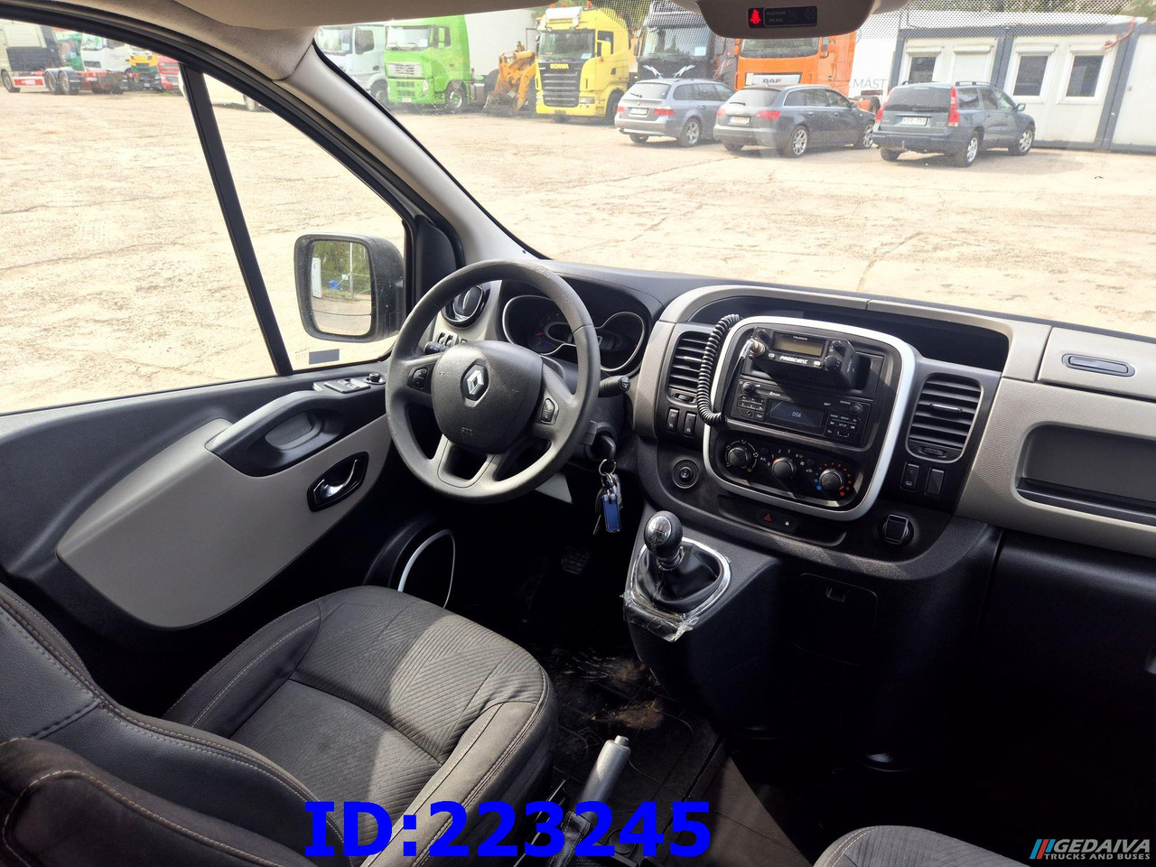 Utilitaire double cabine RENAULT Trafic Euro6: photos 19