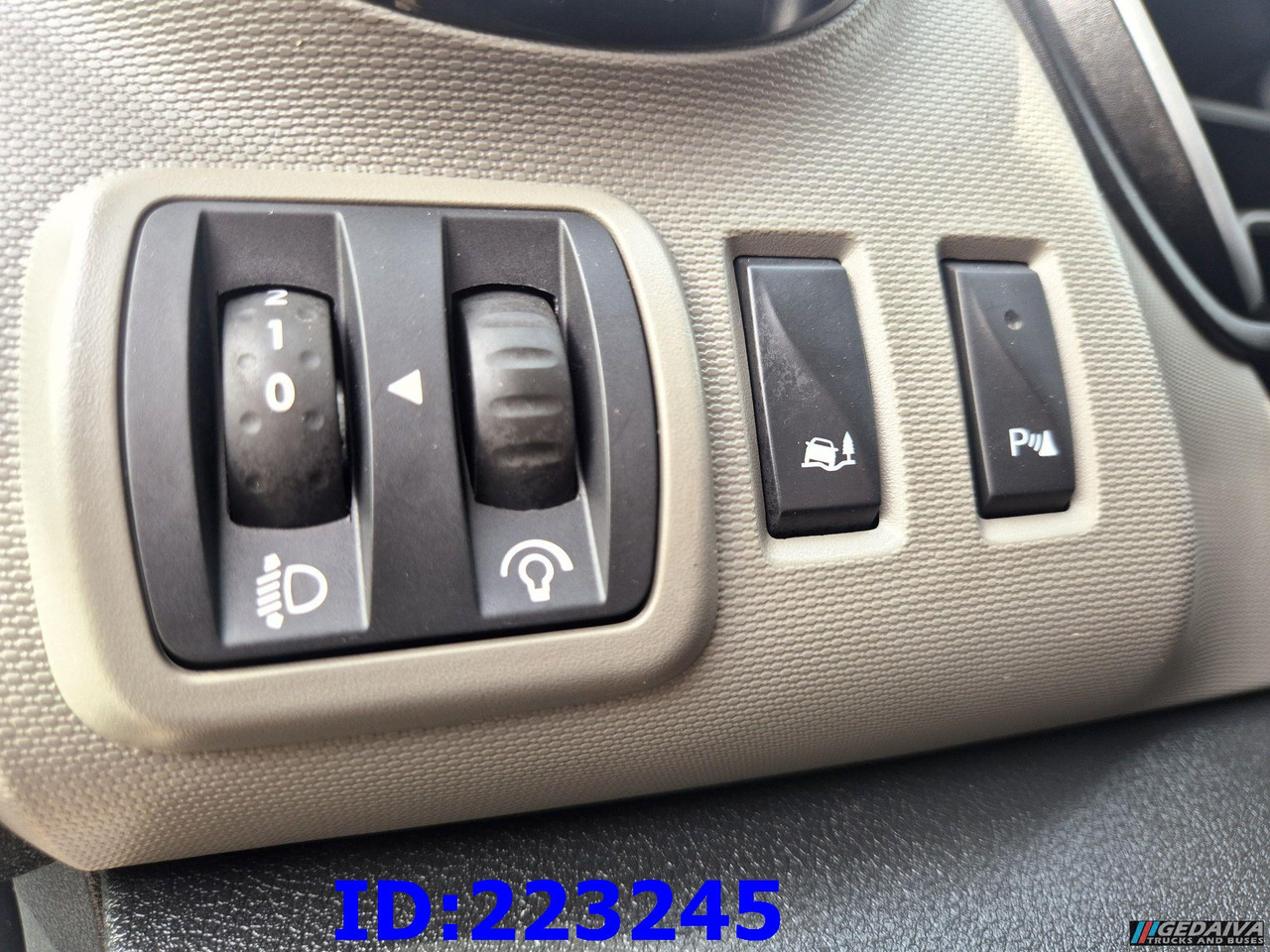 Utilitaire double cabine RENAULT Trafic Euro6: photos 14