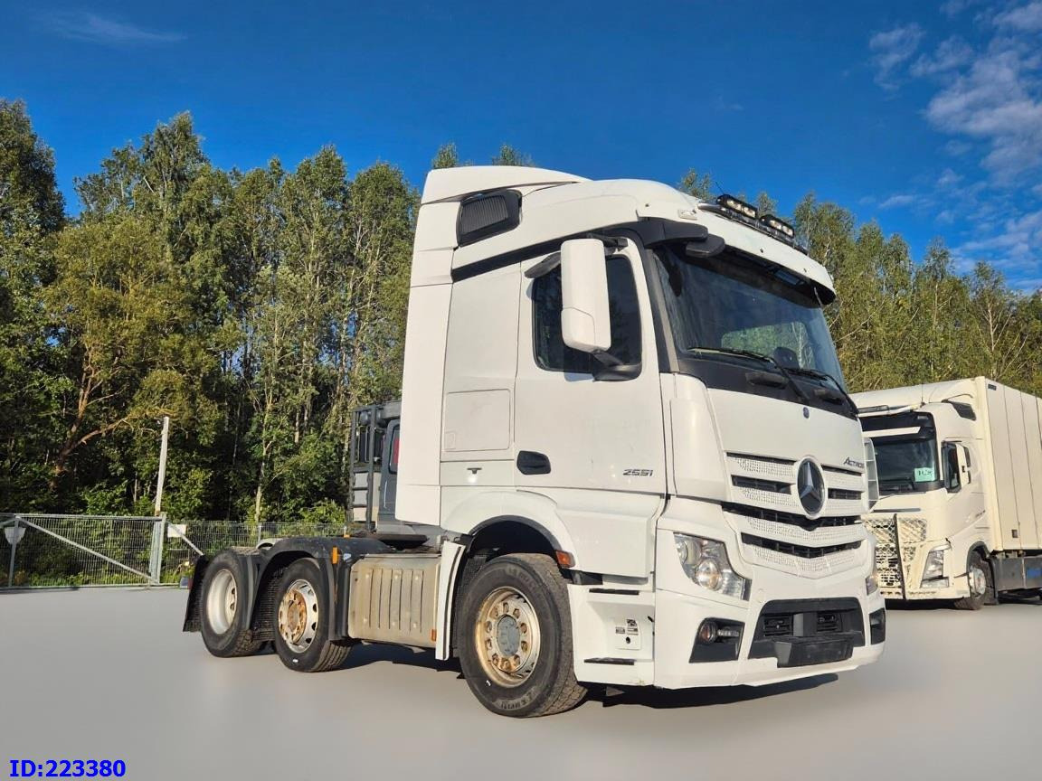 MERCEDES-BENZ Actros 2551 6x2 -Steering axle - Euro6 - Tracteur routier: photos 4 MERCEDES-BENZ Actros 2551 6x2 -Steering axle - Euro6 - Tracteur routier: photos 4