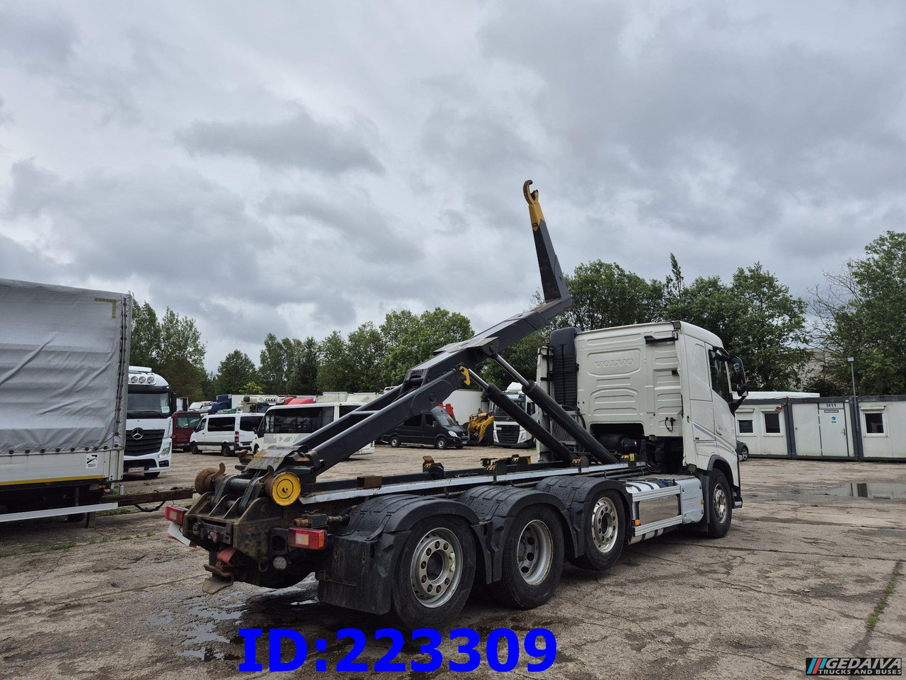 VOLVO FH13 540HP 8x2 Hook lift (2axles steering - 2 axles lifting) - Camion ampliroll: photos 5 VOLVO FH13 540HP 8x2 Hook lift (2axles steering - 2 axles lifting) - Camion ampliroll: photos 5