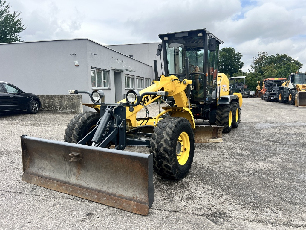 New Holland F 106.6 A (111602) - Niveleuse: photos 3 New Holland F 106.6 A (111602) - Niveleuse: photos 3