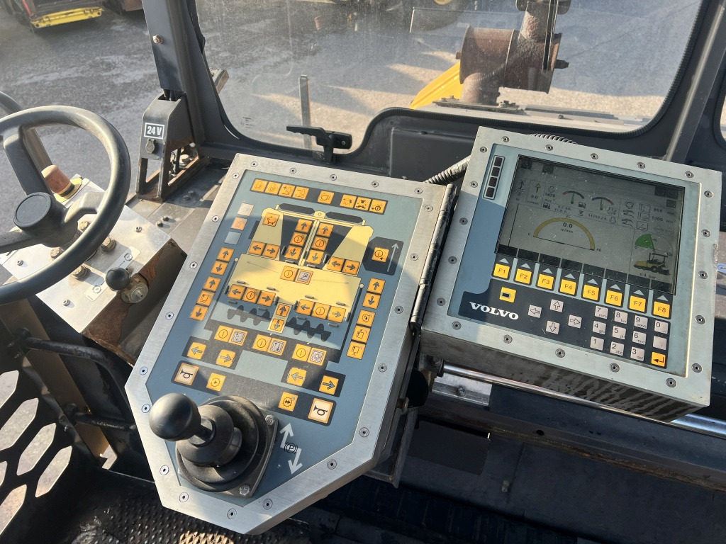 Finisseur Volvo 6870 C (111414): photos 10