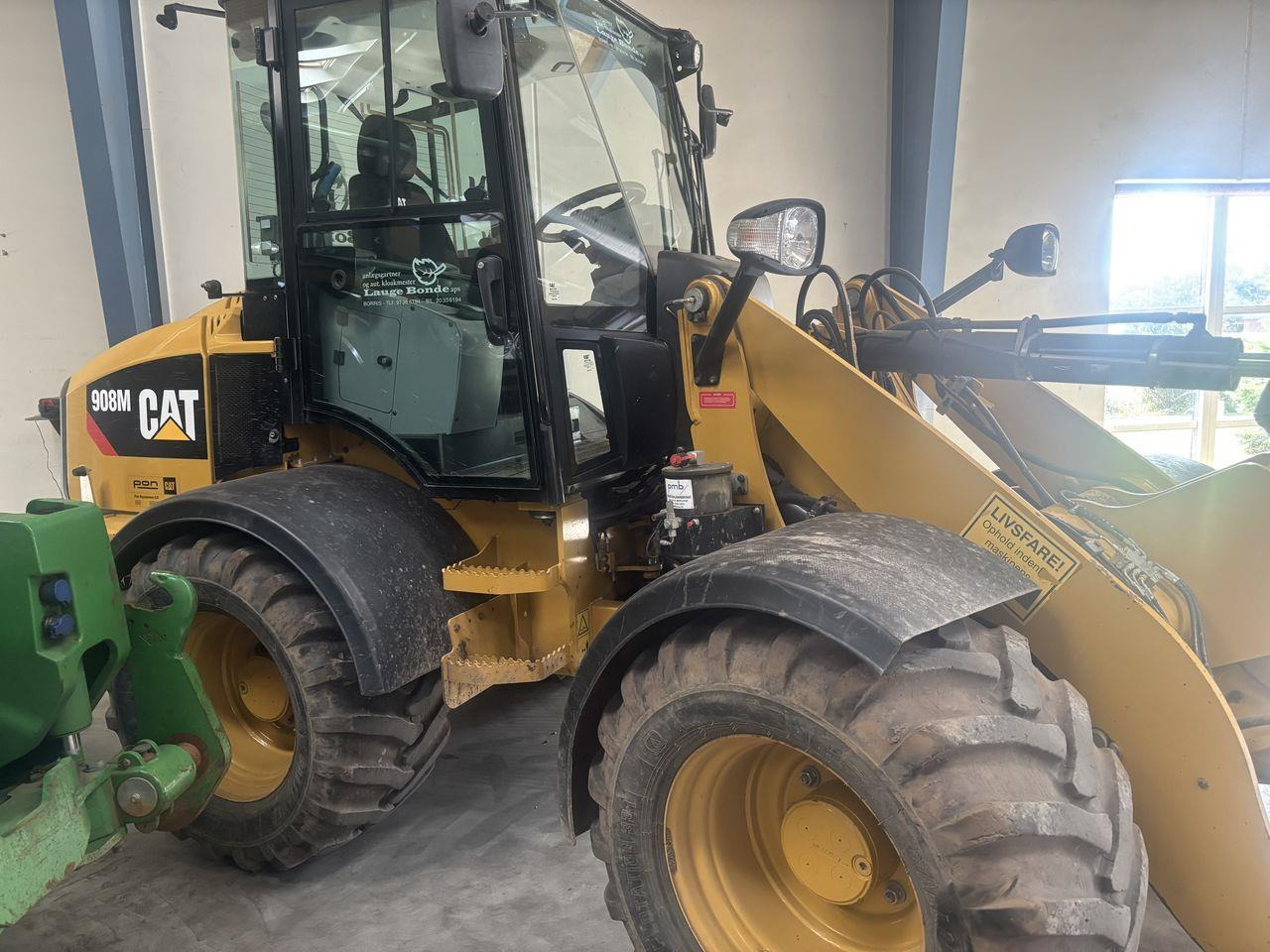 Valet de ferme Caterpillar 908M: photos 1
